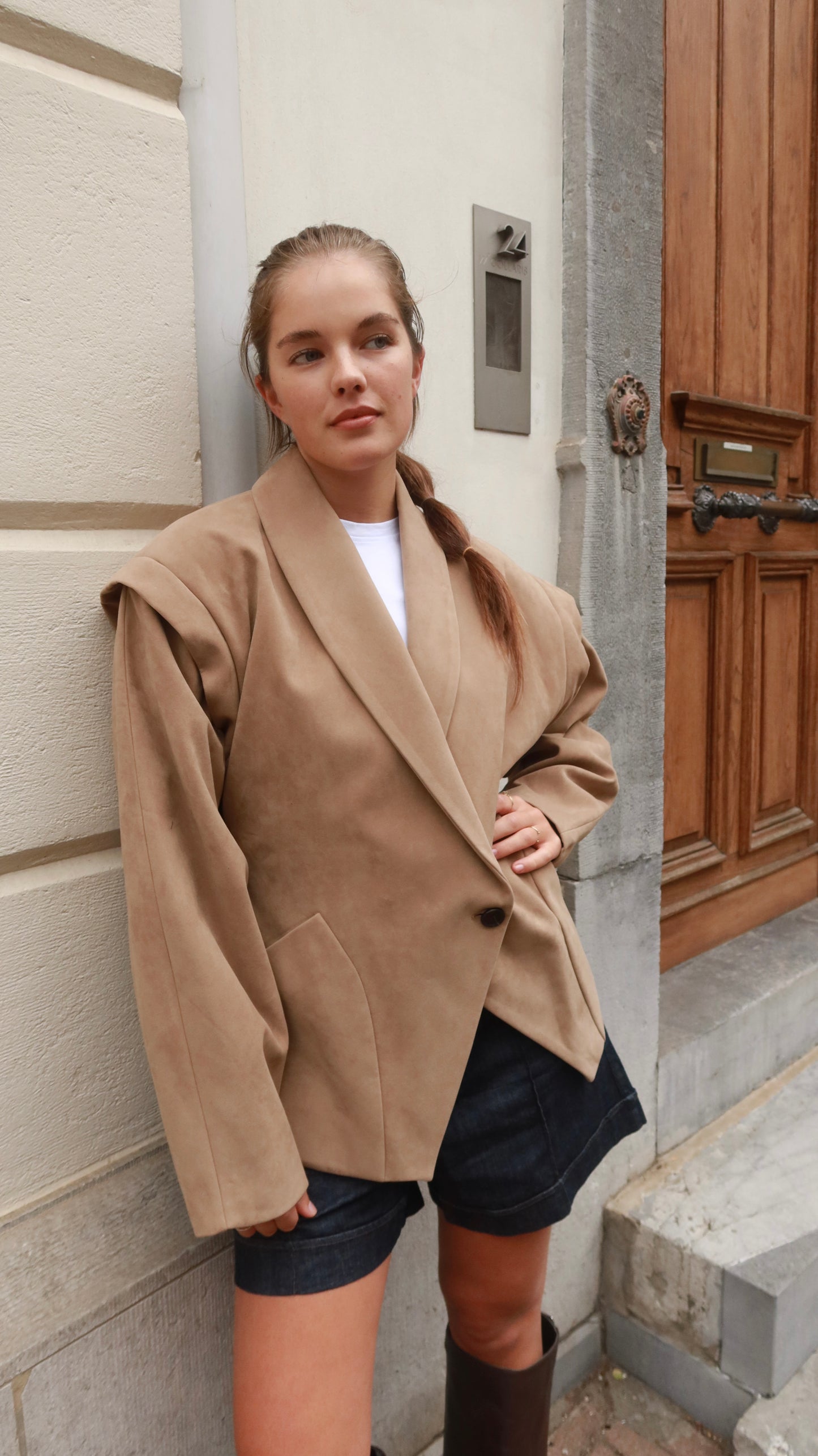 SUEDE SCULPTED BLAZER BEIGE