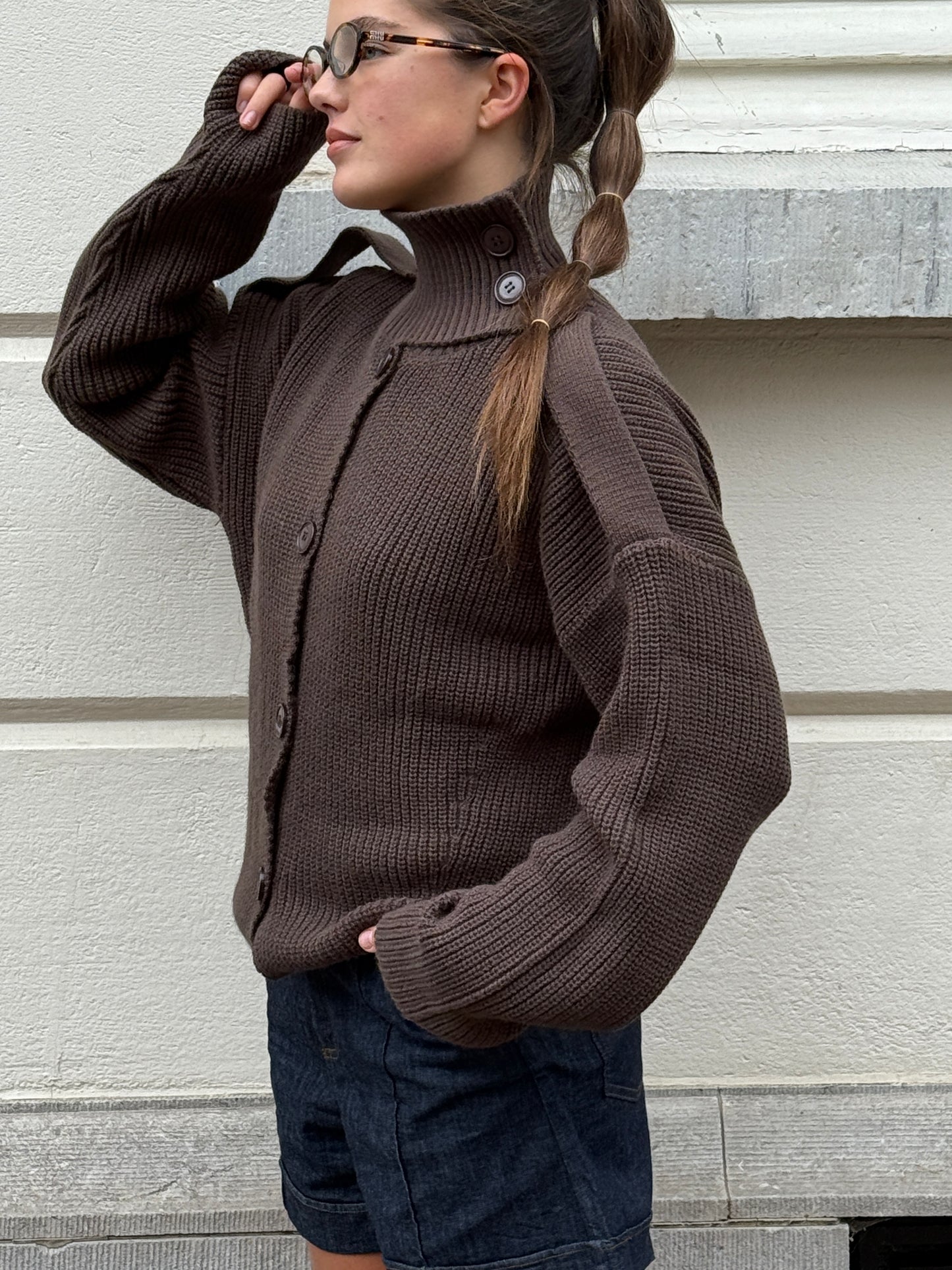 HIGH NECK KNIT CARDIGAN - BROWN