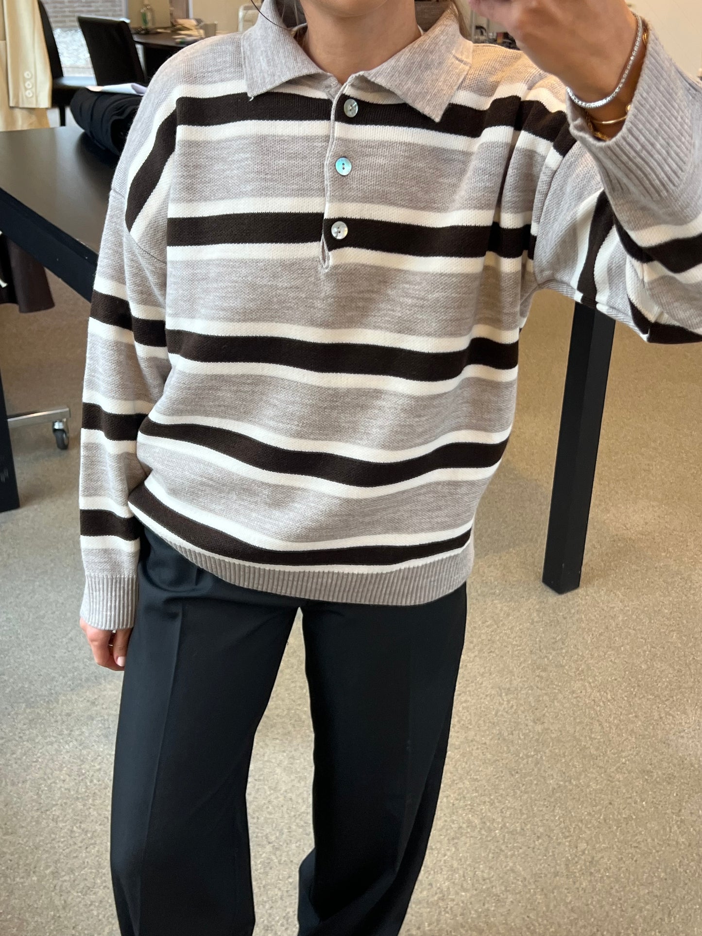 STRIPED POLO KNIT – BROWN GREY
