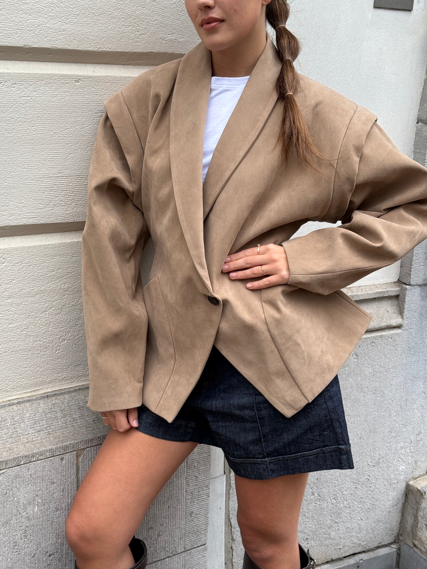 SUEDE SCULPTED BLAZER BEIGE