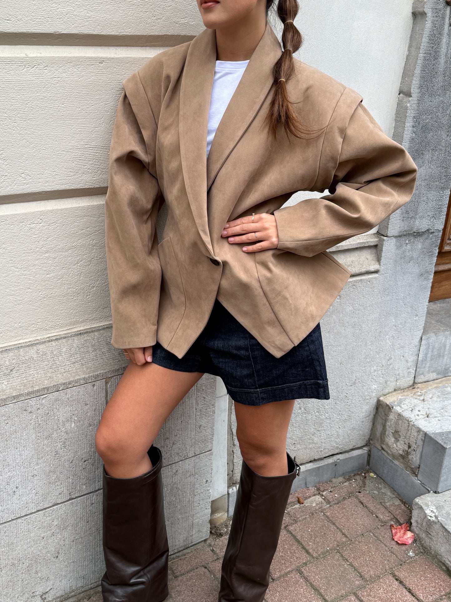 SUEDE SCULPTED BLAZER BEIGE