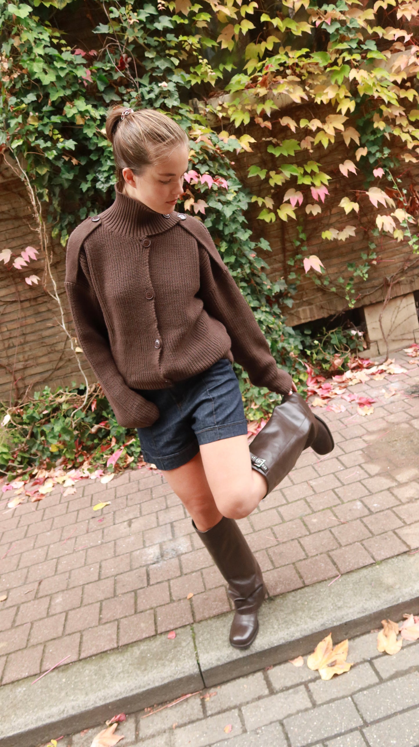 HIGH NECK KNIT CARDIGAN - BROWN