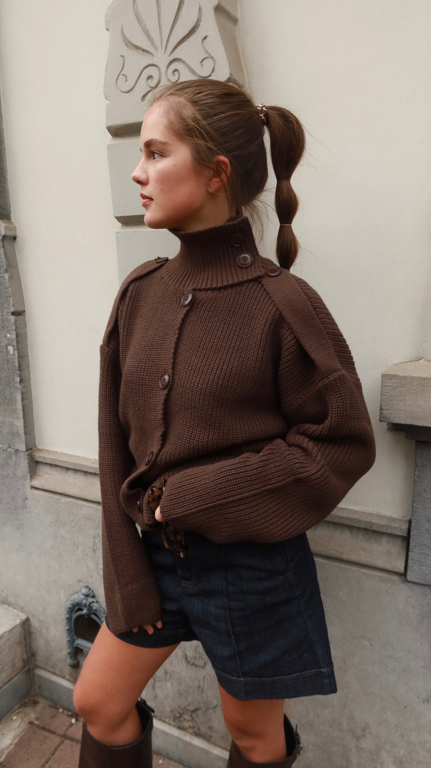 HIGH NECK KNIT CARDIGAN - BROWN