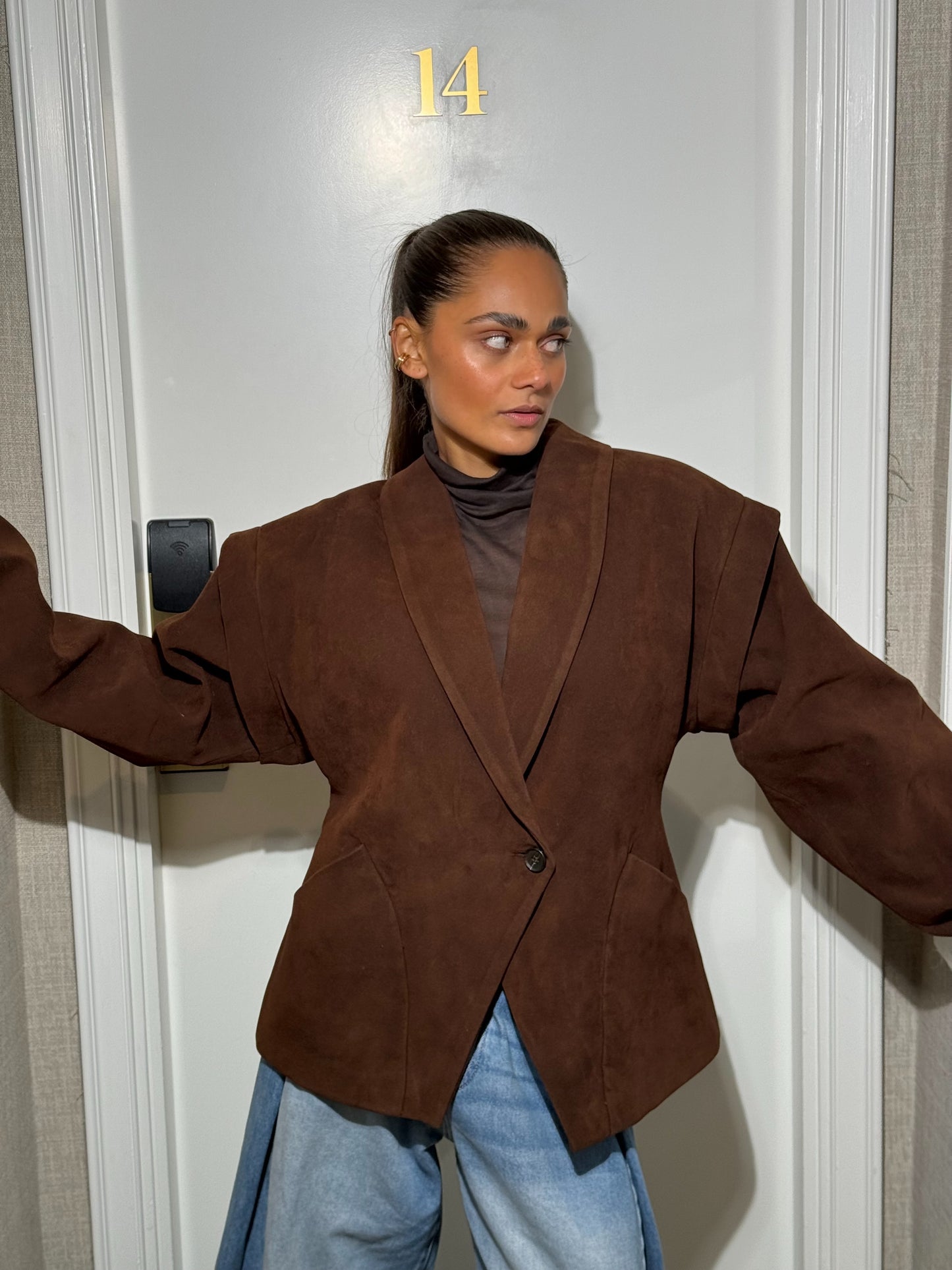 SCULPTED SUEDE BLAZER CHOCO