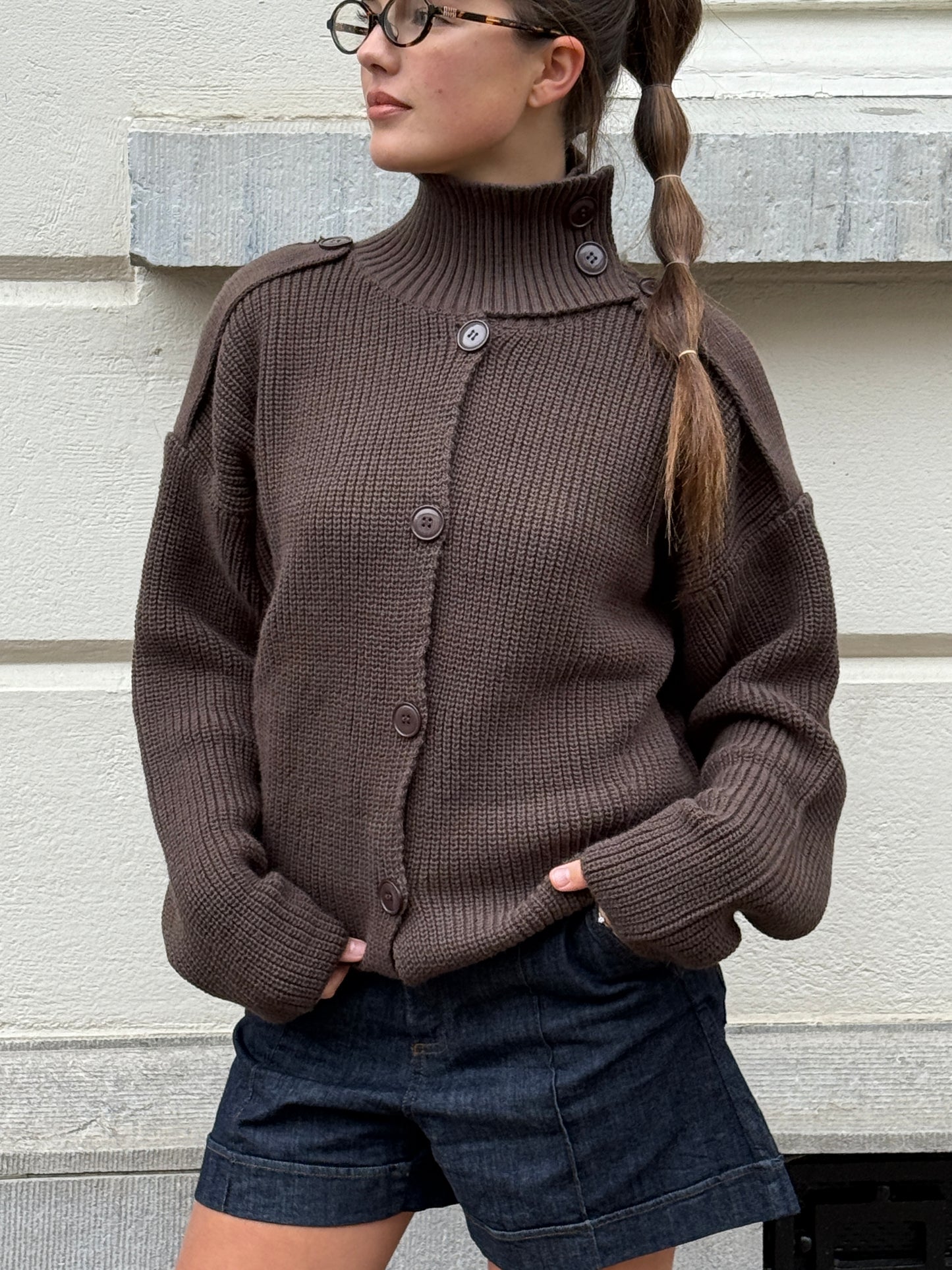 HIGH NECK KNIT CARDIGAN - BROWN