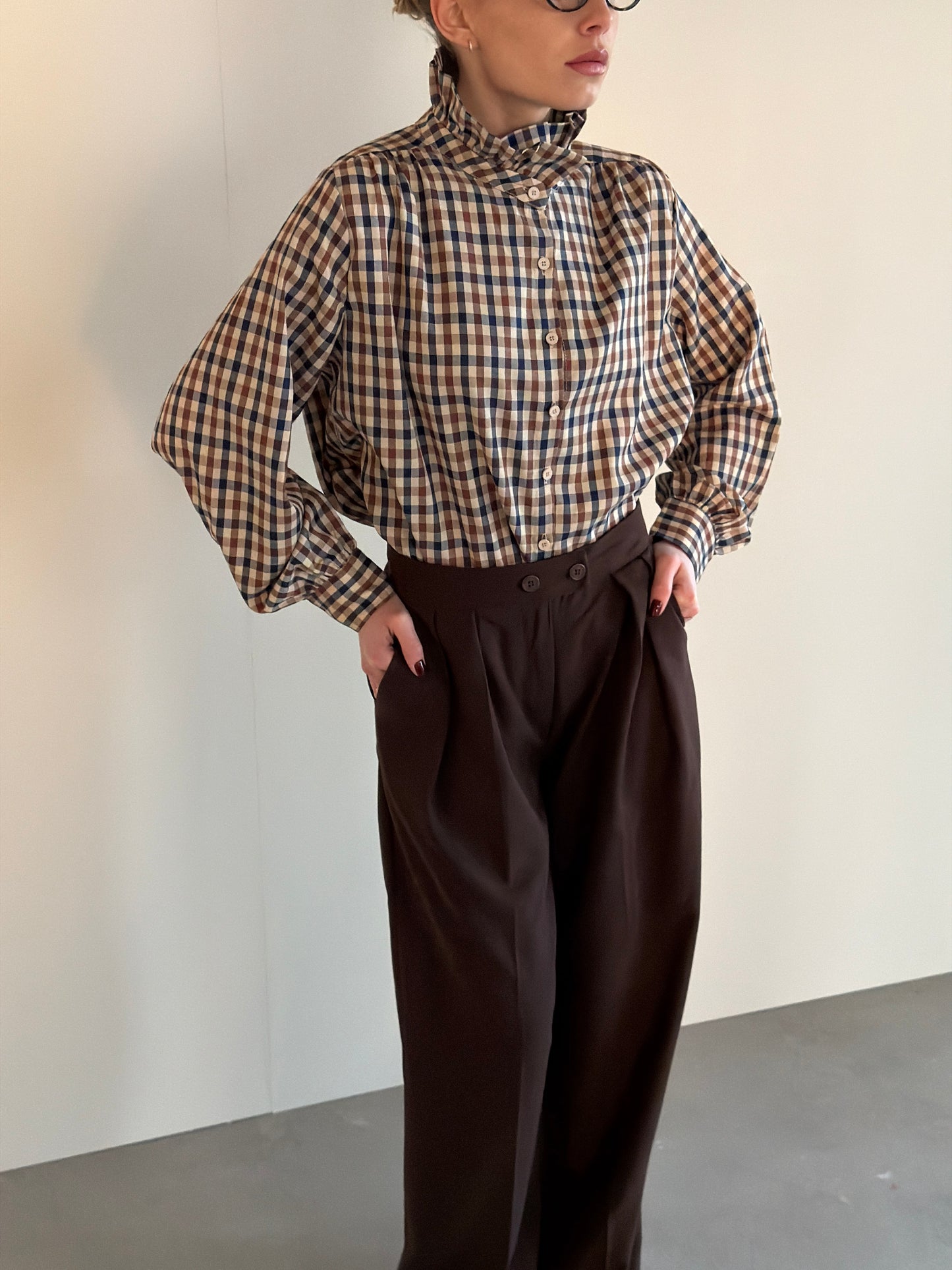 THE HIGH COLLAR SHIRT – Brown & Navy