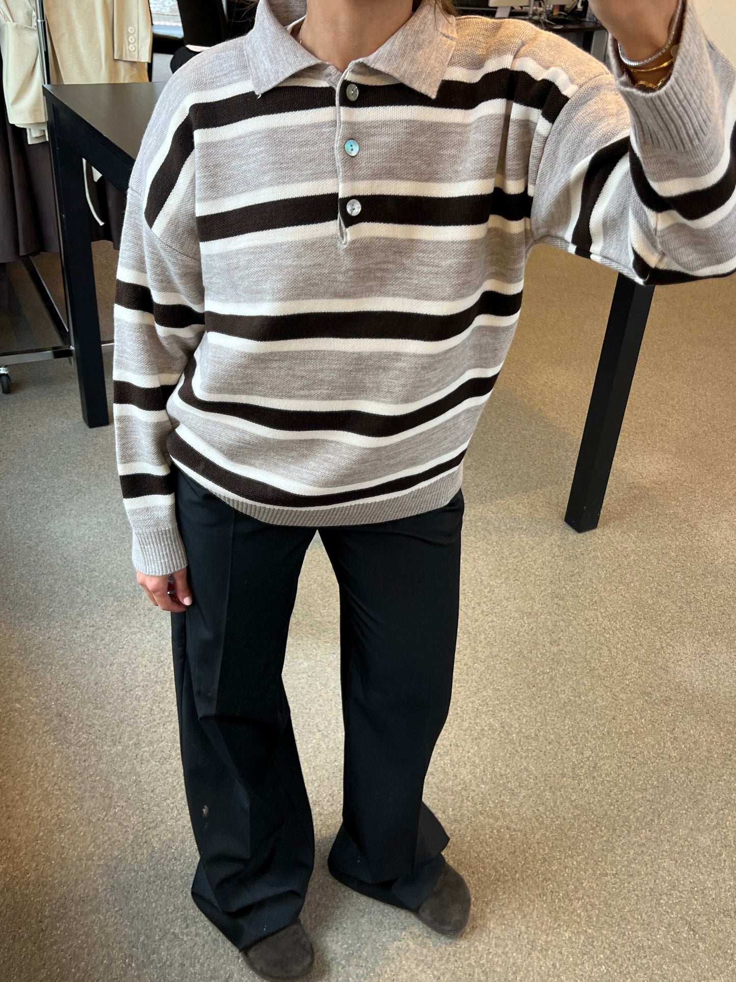 STRIPED POLO KNIT – BROWN GREY