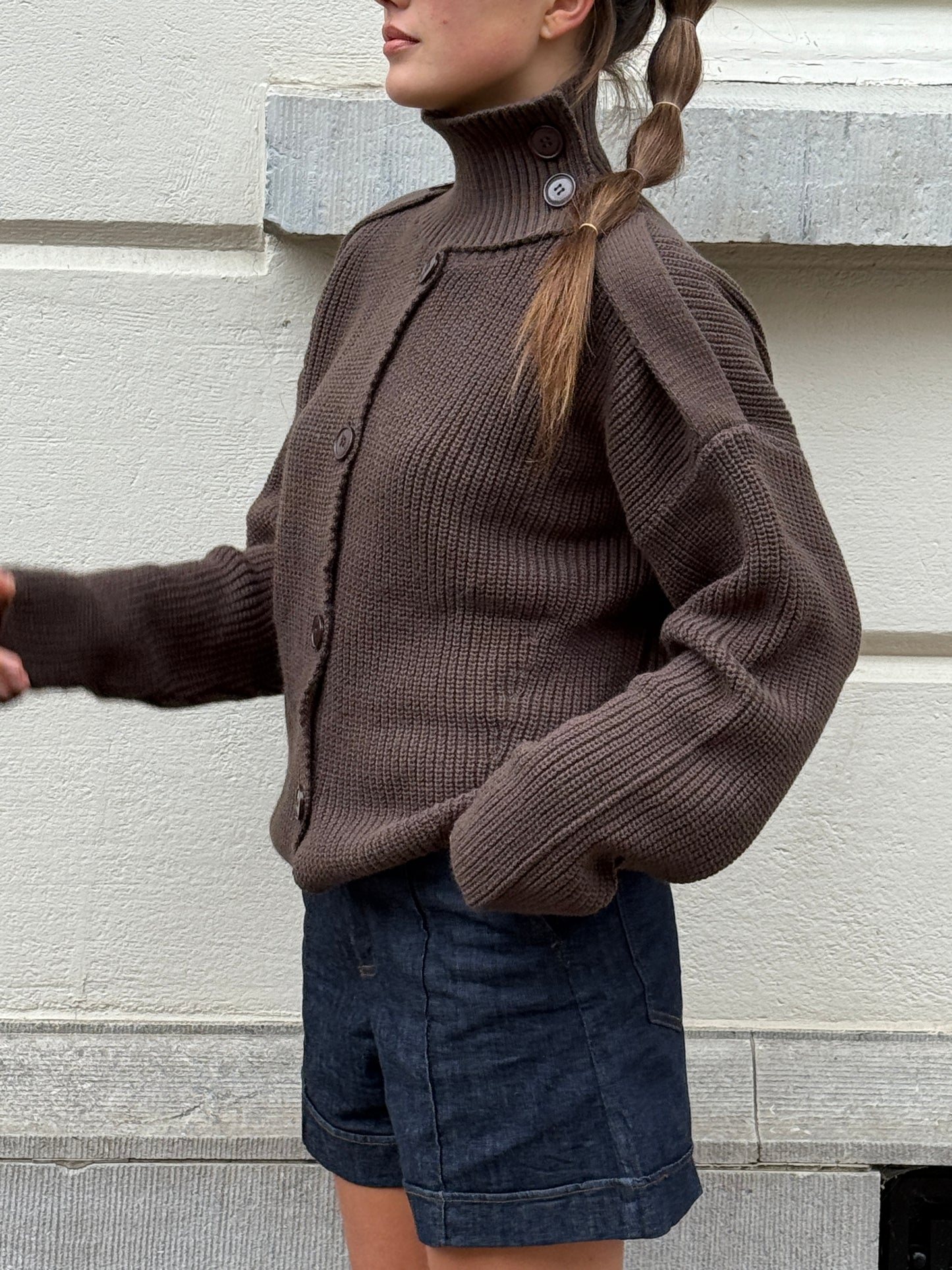 HIGH NECK KNIT CARDIGAN - BROWN