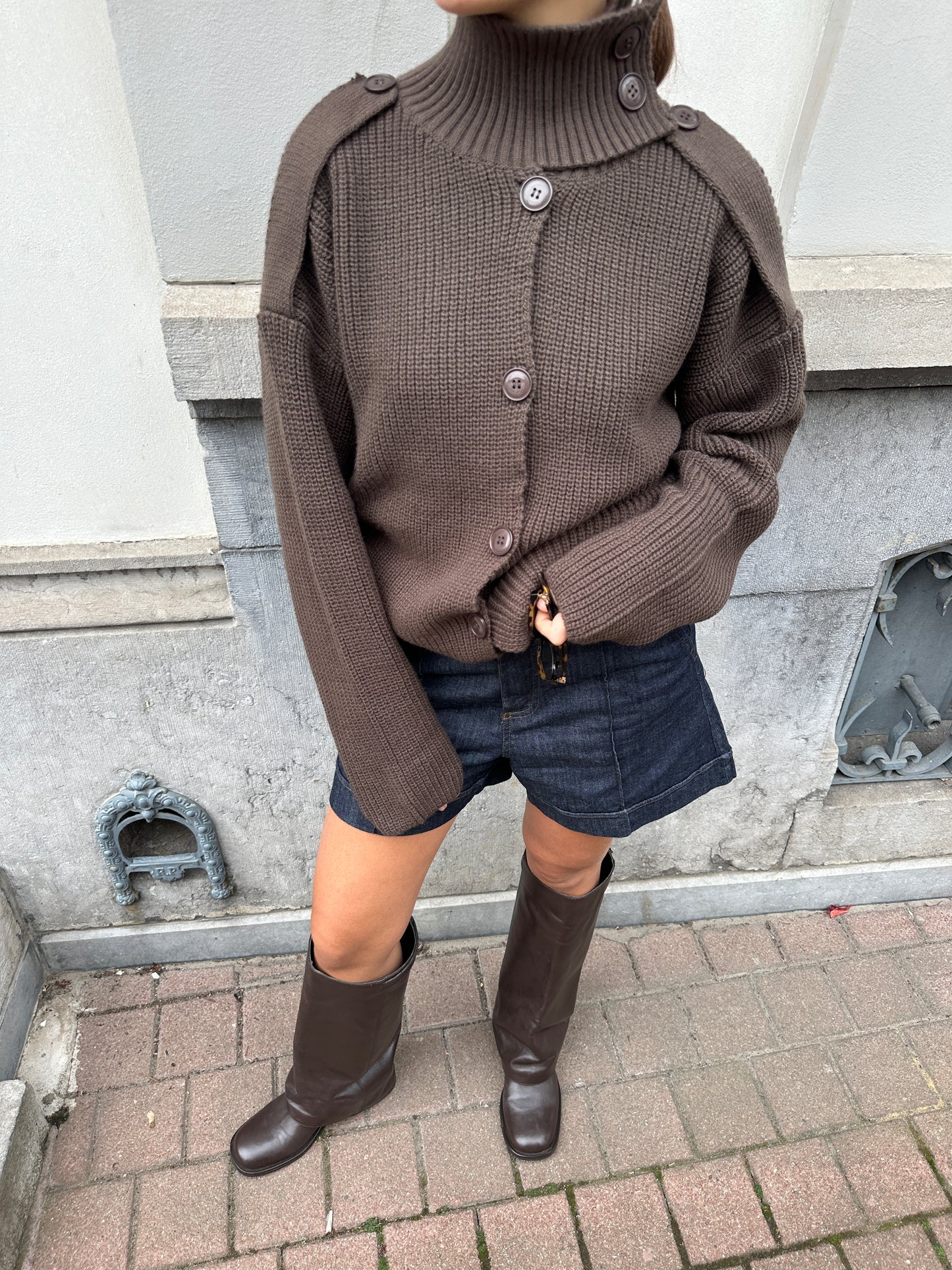 HIGH NECK KNIT CARDIGAN - BROWN