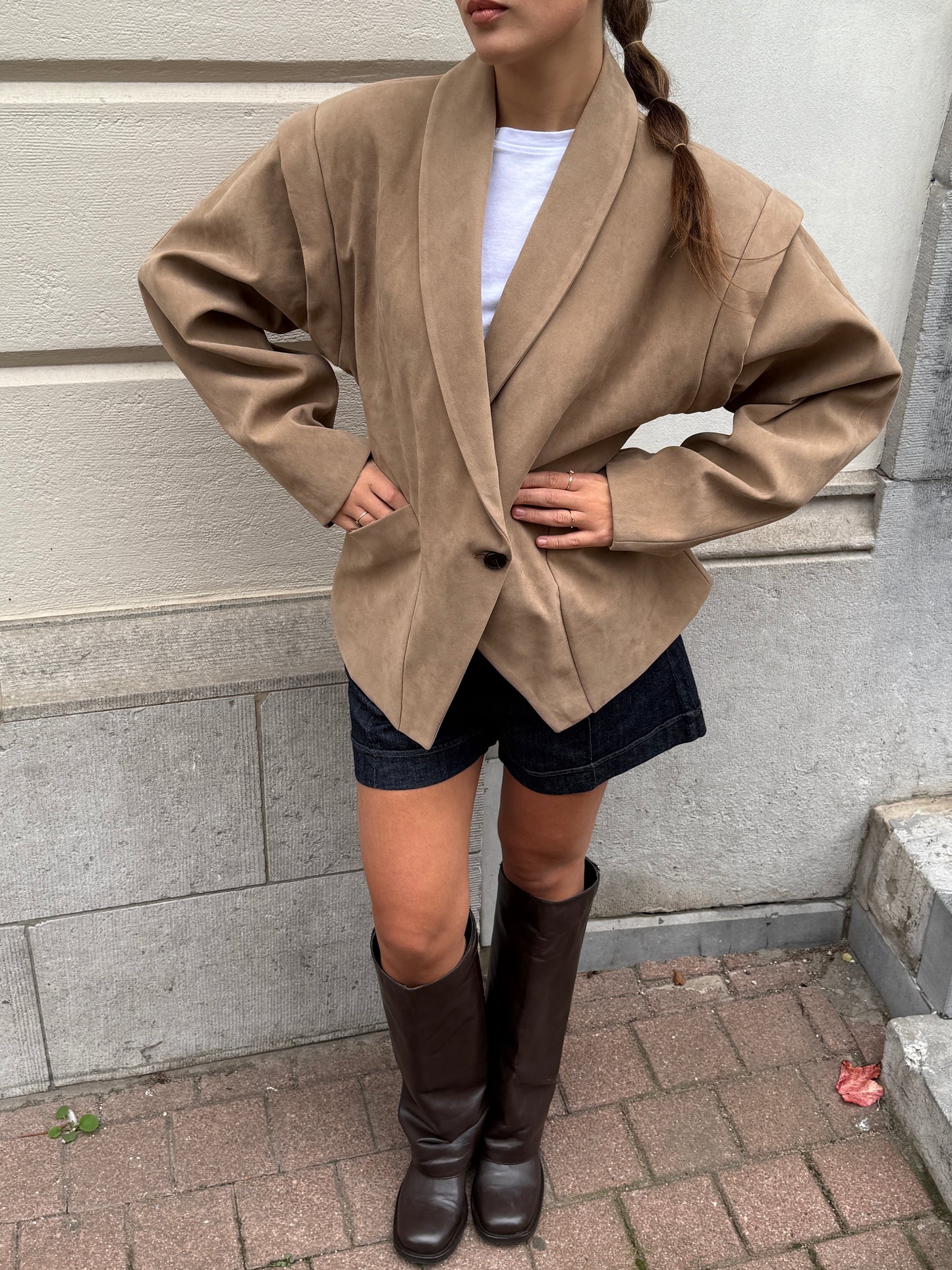 SUEDE SCULPTED BLAZER BEIGE