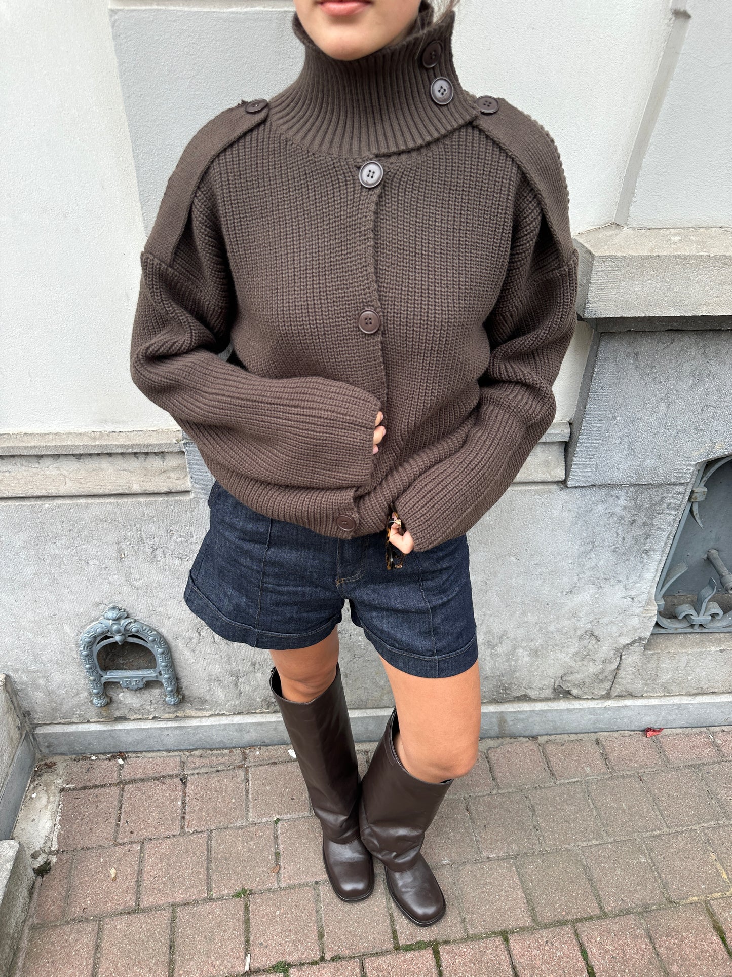HIGH NECK KNIT CARDIGAN - BROWN