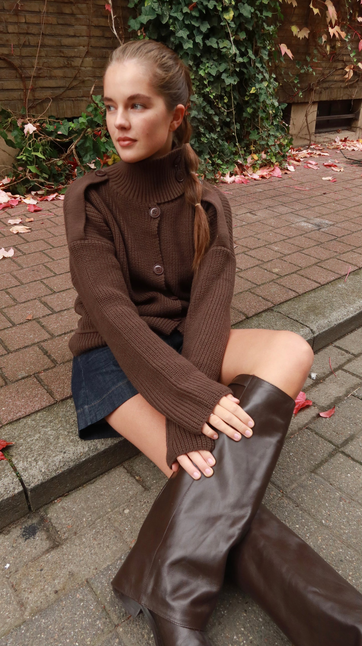 HIGH NECK KNIT CARDIGAN - BROWN