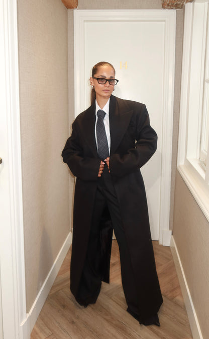 THE TAILORED WOOL COAT – Black Noir