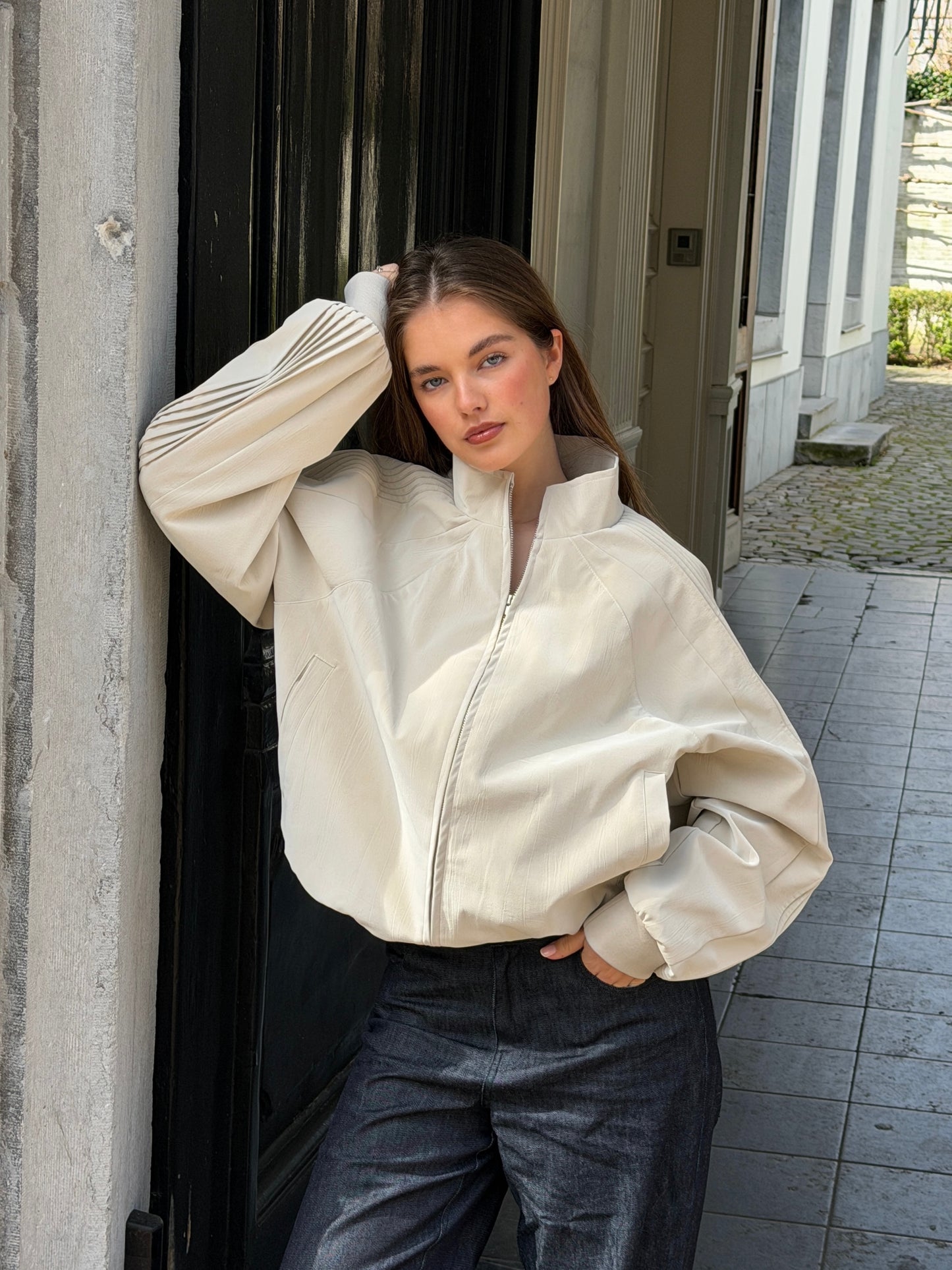 ZIP-UP LEATHER BOMBER JACKET