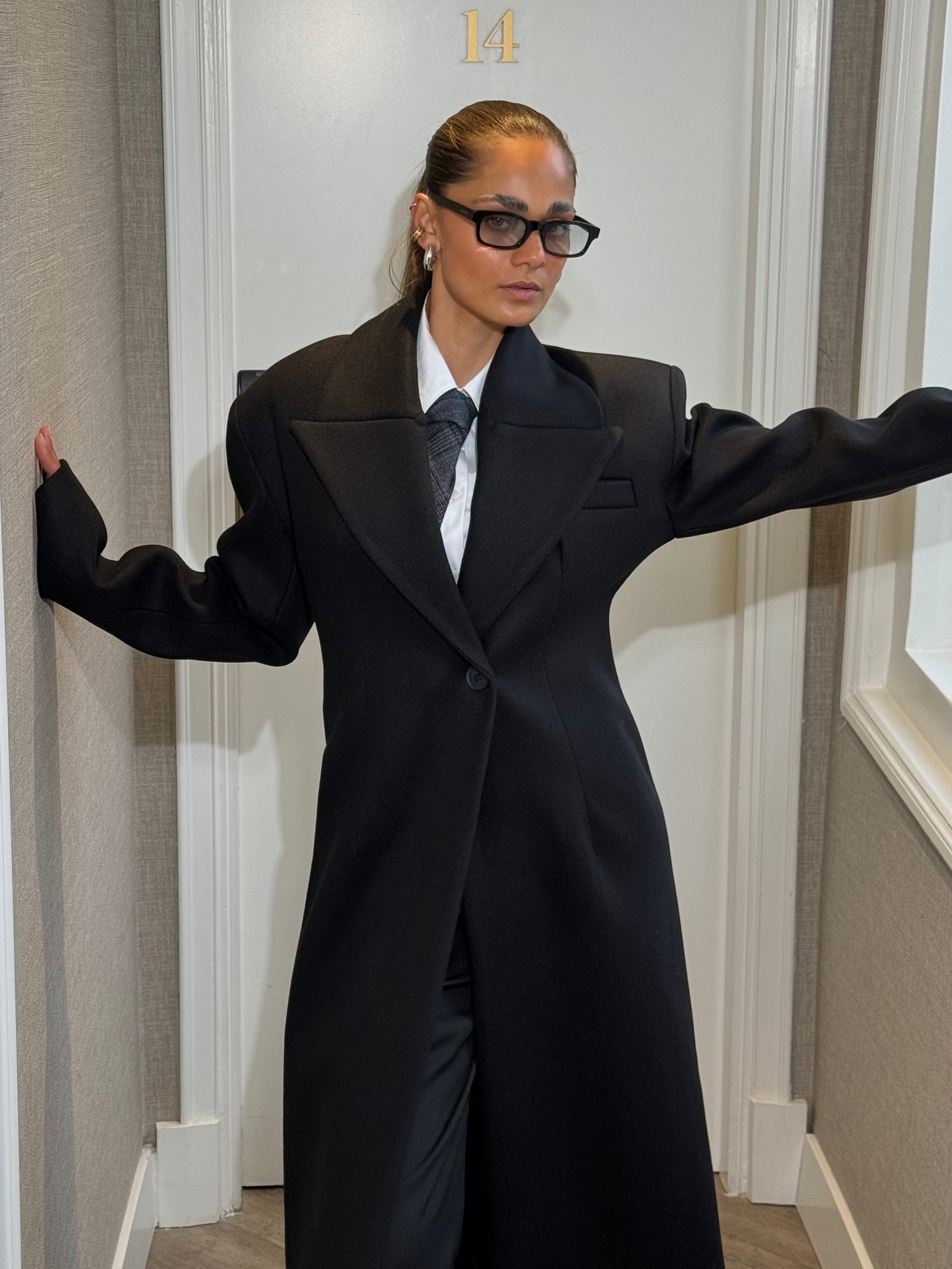 THE TAILORED WOOL COAT – Black Noir