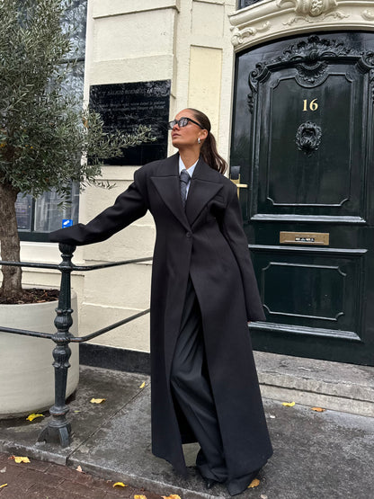 THE TAILORED WOOL COAT – Black Noir