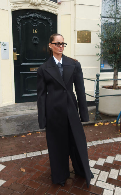 THE TAILORED WOOL COAT – Black Noir