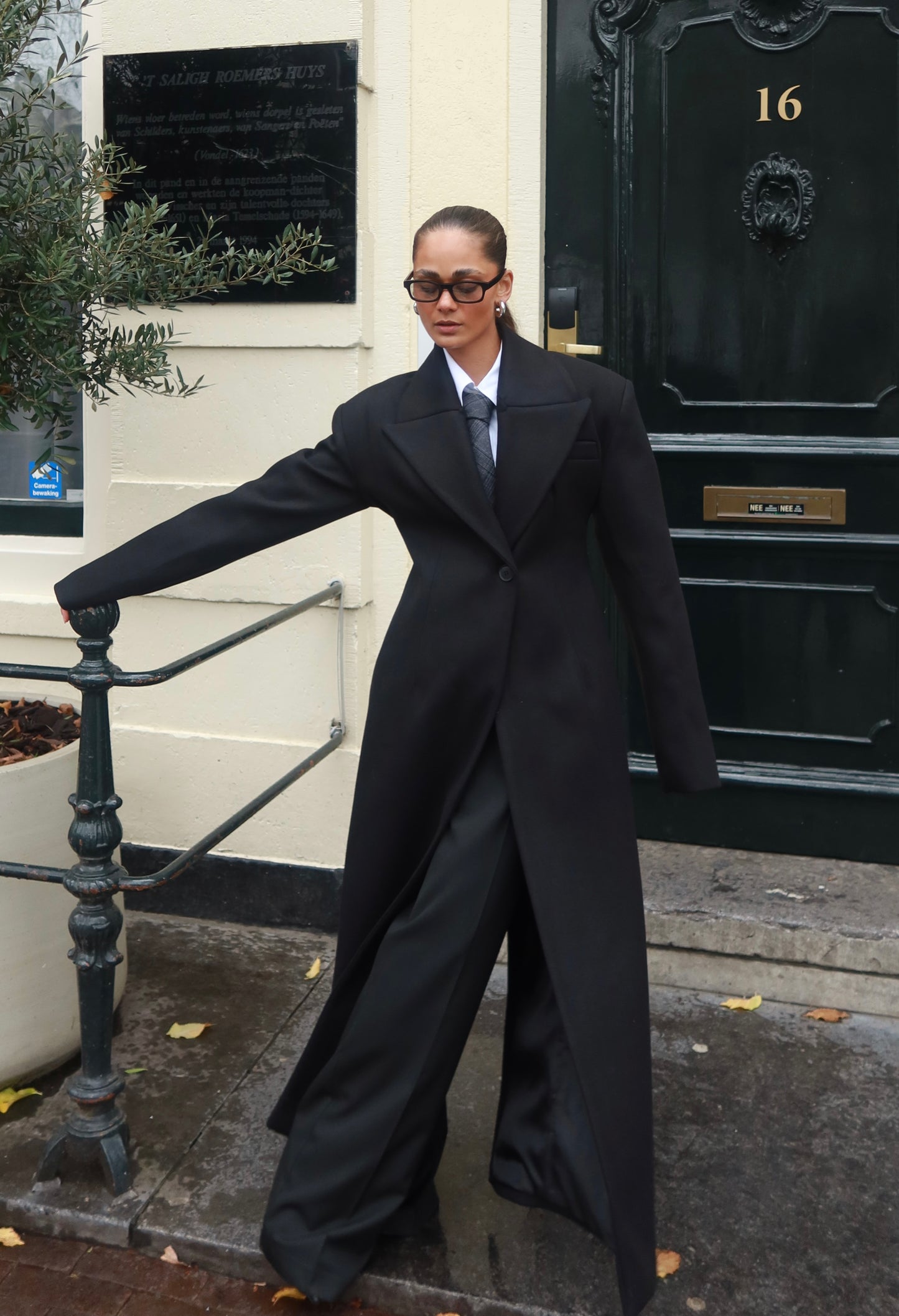 THE TAILORED WOOL COAT – Black Noir