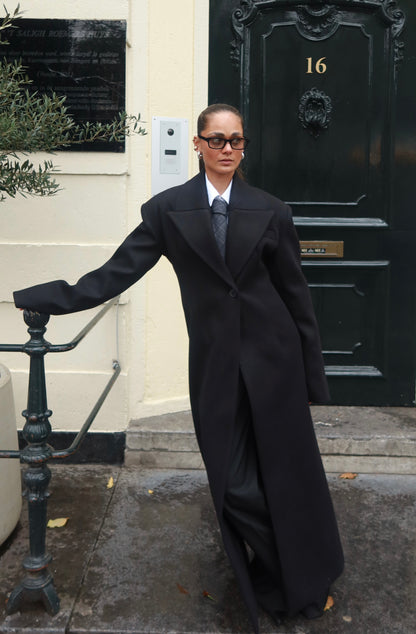 THE TAILORED WOOL COAT – Black Noir