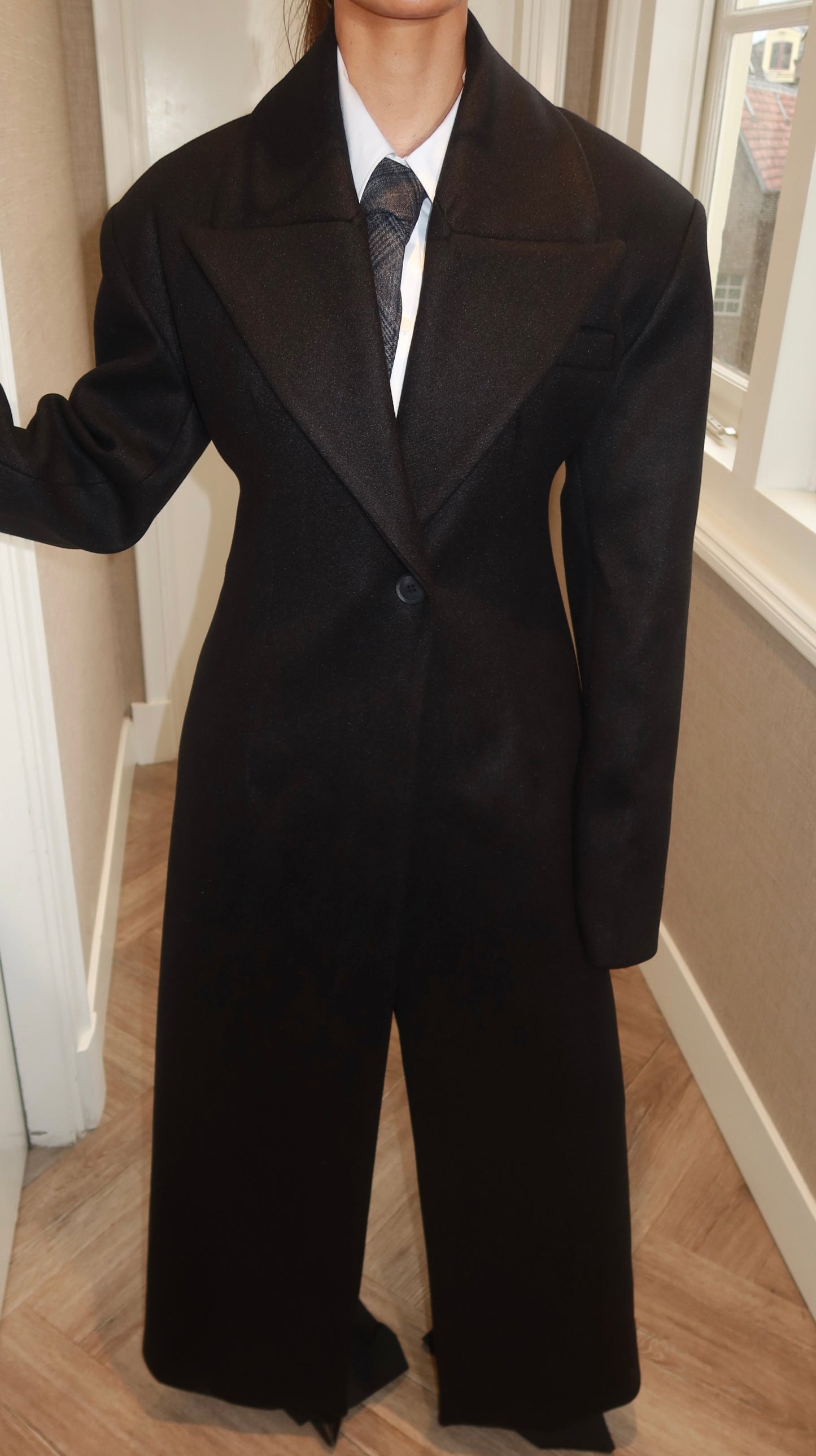 THE TAILORED WOOL COAT – Black Noir