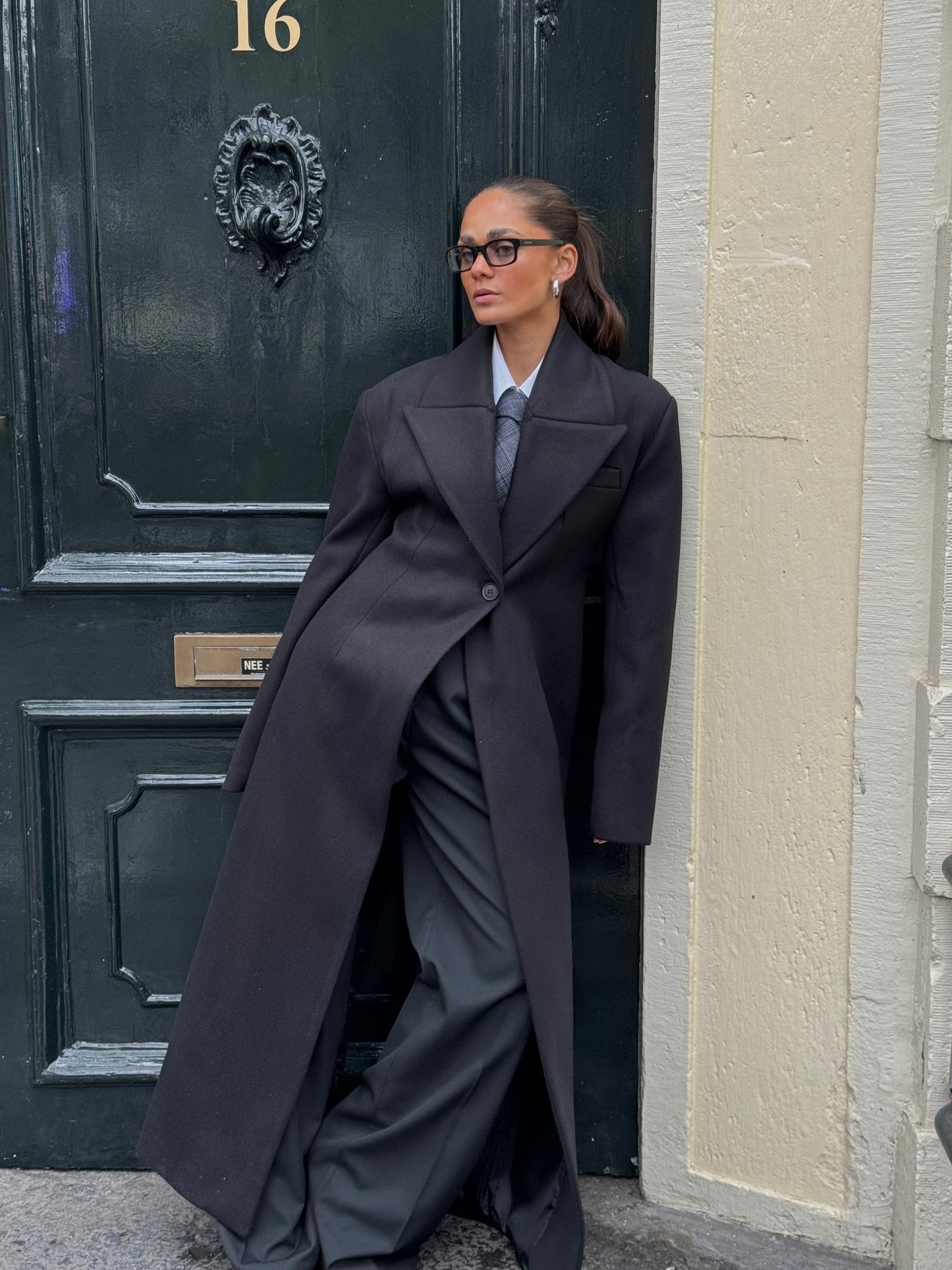 THE TAILORED WOOL COAT – Black Noir