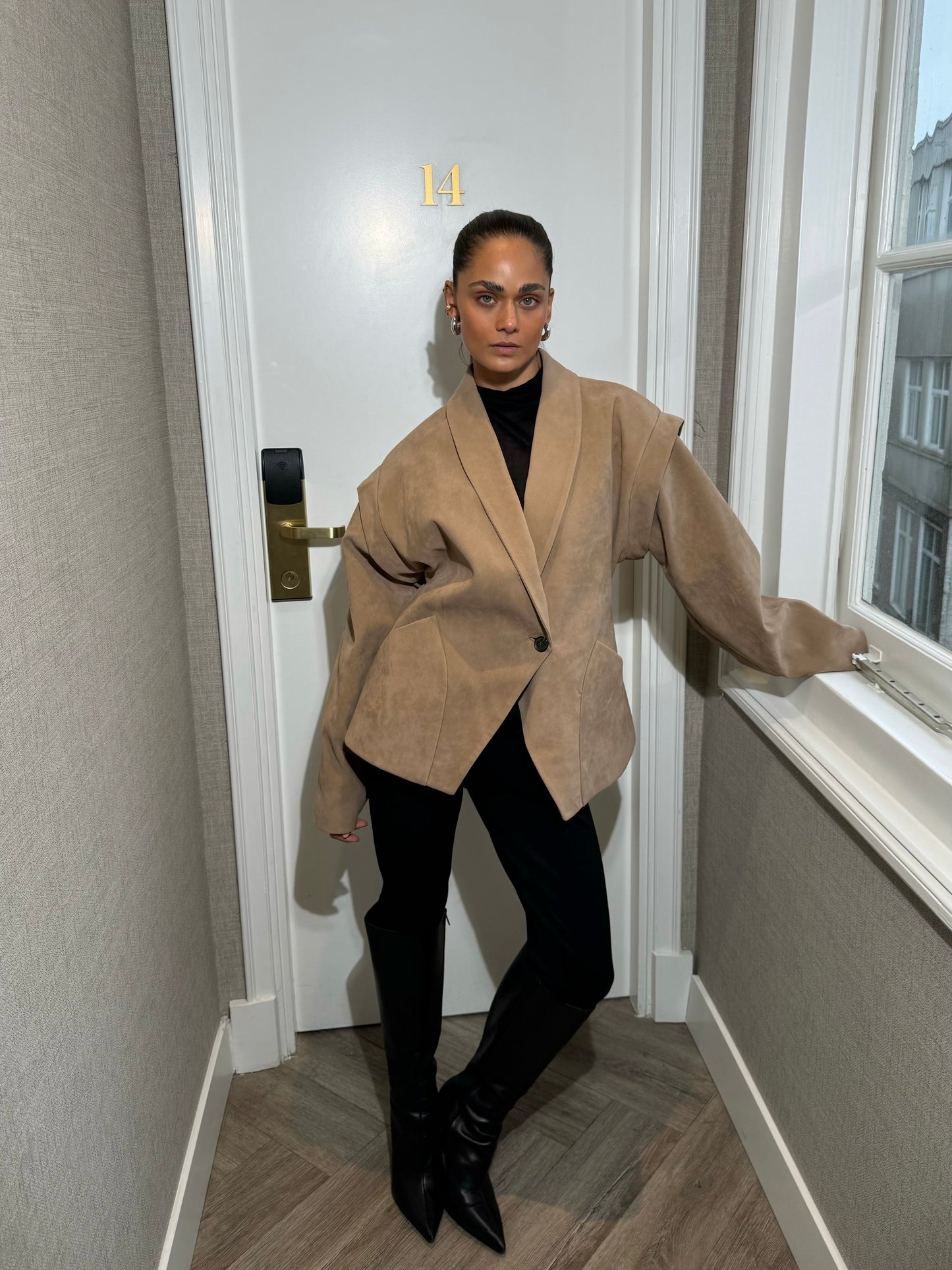 SCULPTED SUEDE BLAZER BEIGE