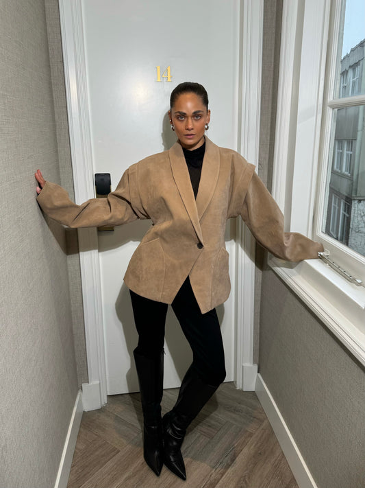 SCULPTED SUEDE BLAZER BEIGE